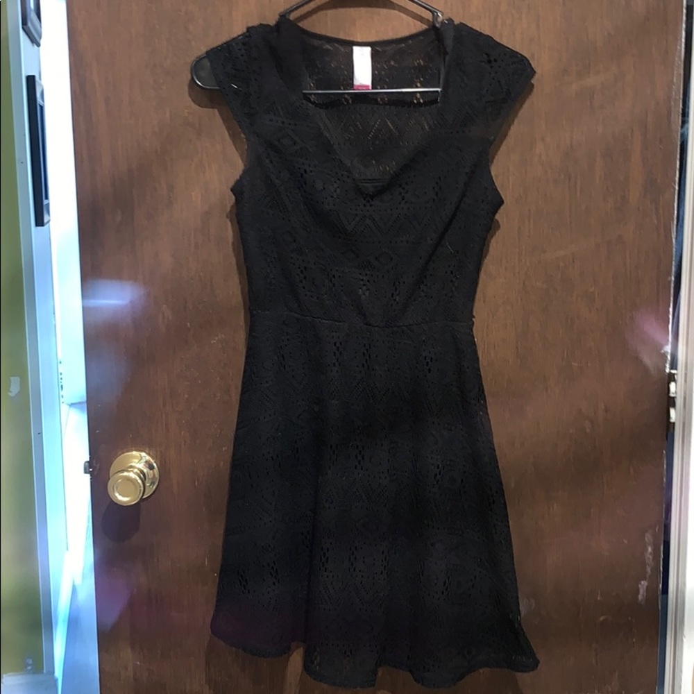 black dress. perfect condition. never worn.